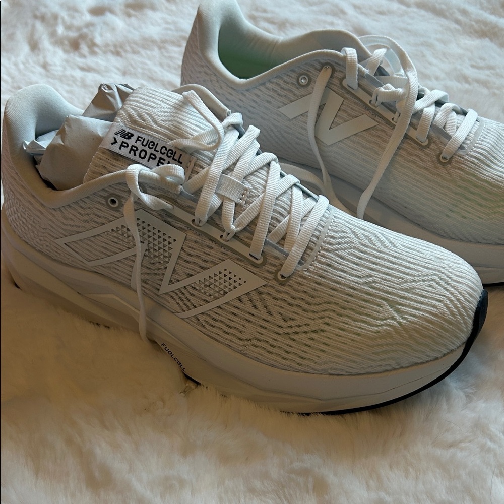 NWT Women’s New Balance White Sneakers - Picture 2 of 5